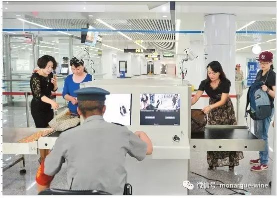 飛機上能帶白酒嗎_白酒坐飛機可以帶嗎_白酒能帶上飛機不