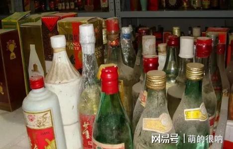 大街上“高價回收老酒”圖哪頭？農村老漢直