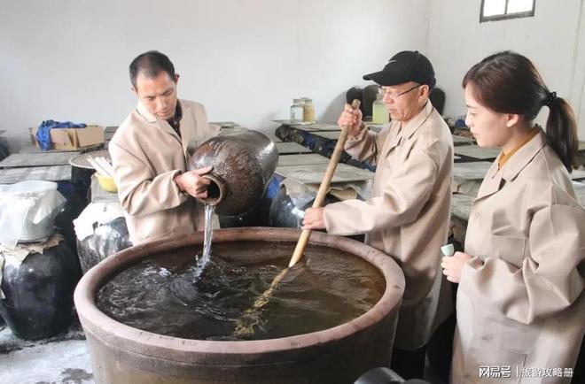 怎樣區(qū)分糧食酒和勾兌酒_區(qū)分糧食酒和勾兌酒_酒區(qū)分糧食勾兌和釀造