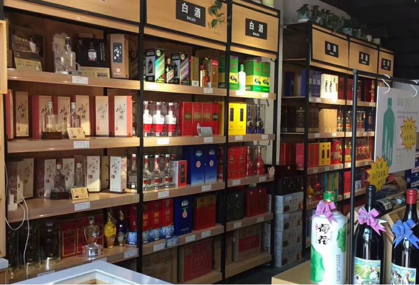 哪款白酒賣的好？煙酒店貨架上這個小細節說明了一切