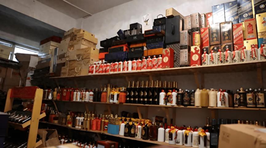 家中存酒怎么存？專家說：存酒別手欠，牢記這3點，白酒越存越香